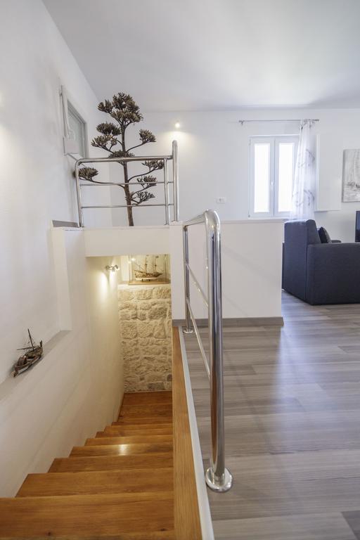 Apartman Jurica Komiza Exterior photo